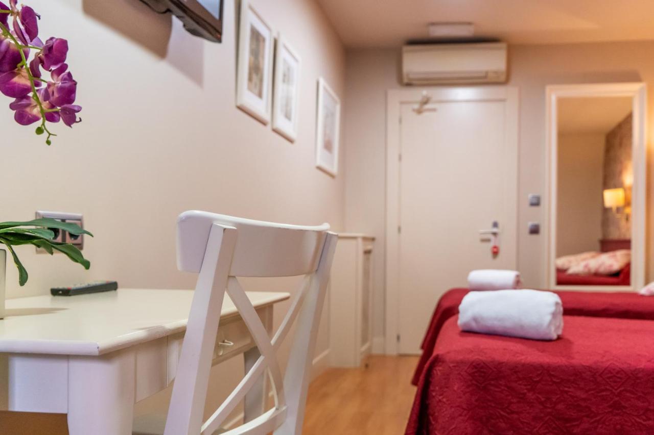 Hostal Matheu Μαδρίτη Εξωτερικό φωτογραφία